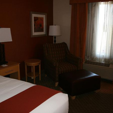 Holiday Inn Express Stockton Southeast By Ihg Buitenkant foto