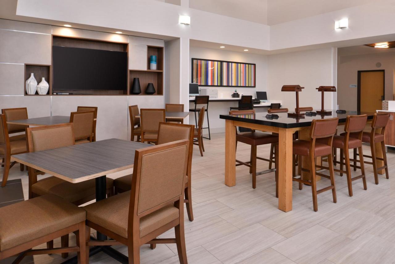 Holiday Inn Express Stockton Southeast By Ihg Buitenkant foto