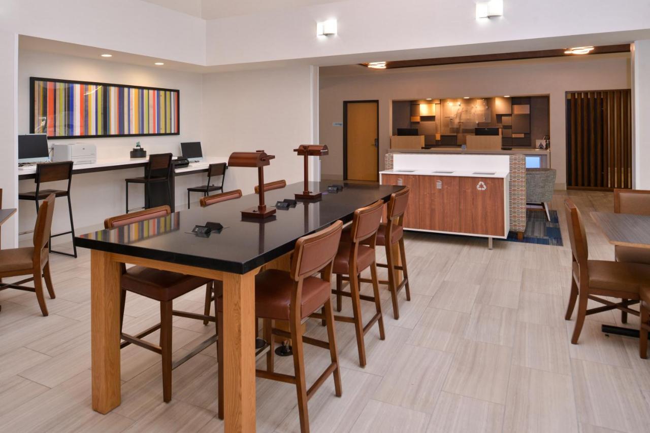 Holiday Inn Express Stockton Southeast By Ihg Buitenkant foto