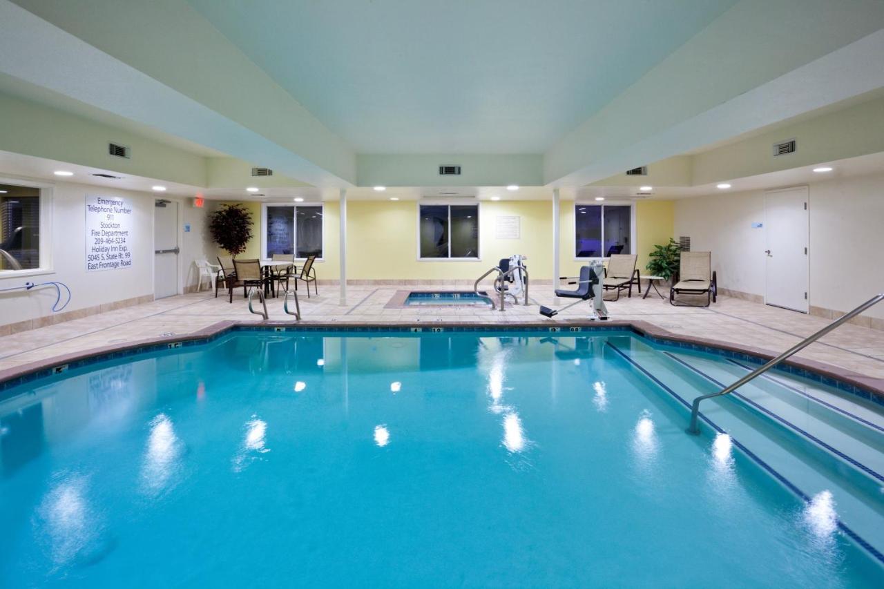 Holiday Inn Express Stockton Southeast By Ihg Buitenkant foto