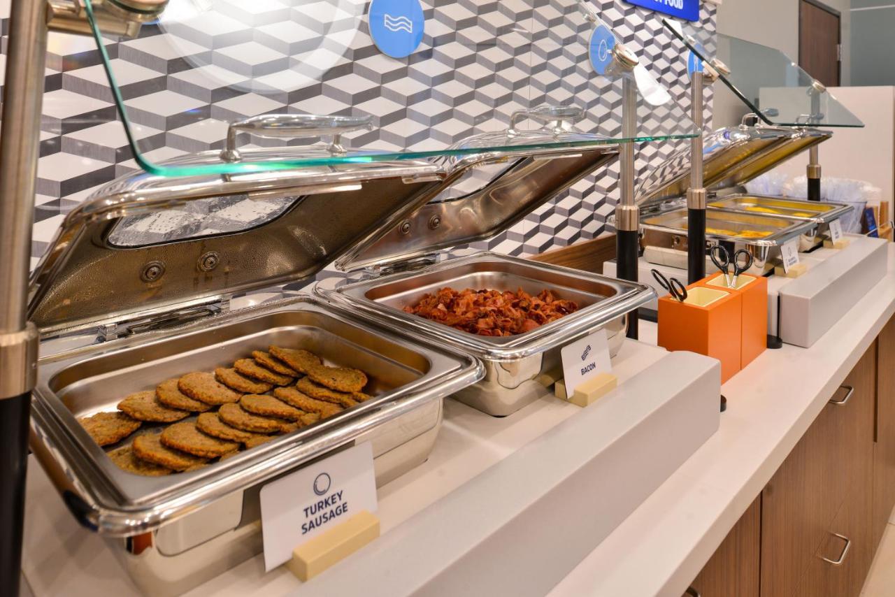 Holiday Inn Express Stockton Southeast By Ihg Buitenkant foto